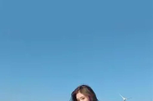 陪玩陪睡算啥？继人体盛宴、舔手指后艺人再曝阴暗面 秦岚被牵